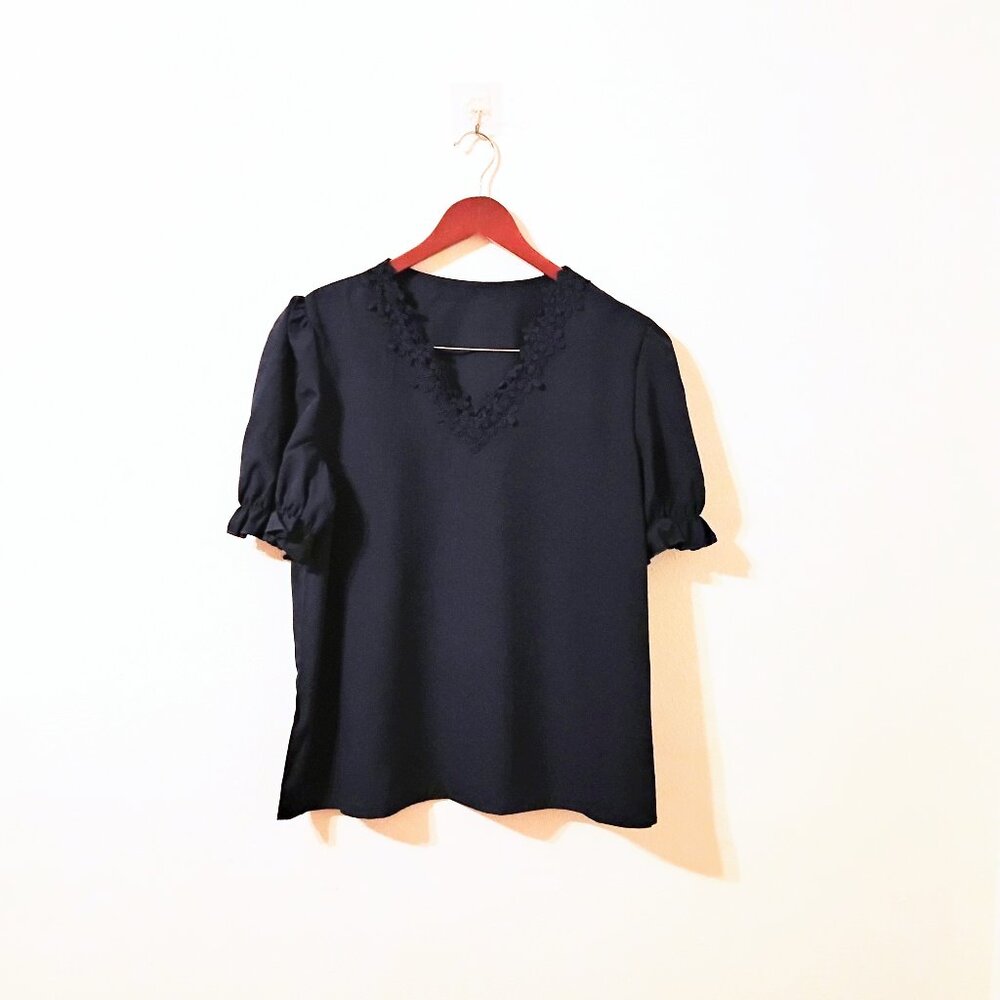 Unbranded large dark blue/navy floral crochet v-neck blouse